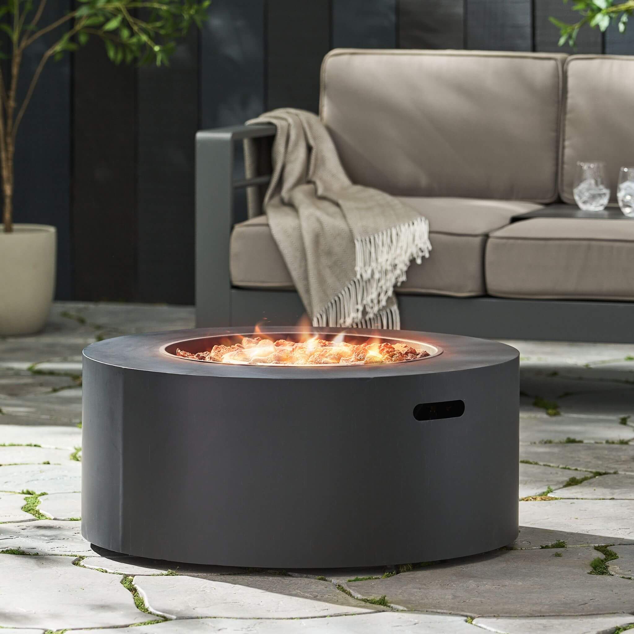 Modern 32-Inch 40K BTU Round Iron Propane Fire Pit
